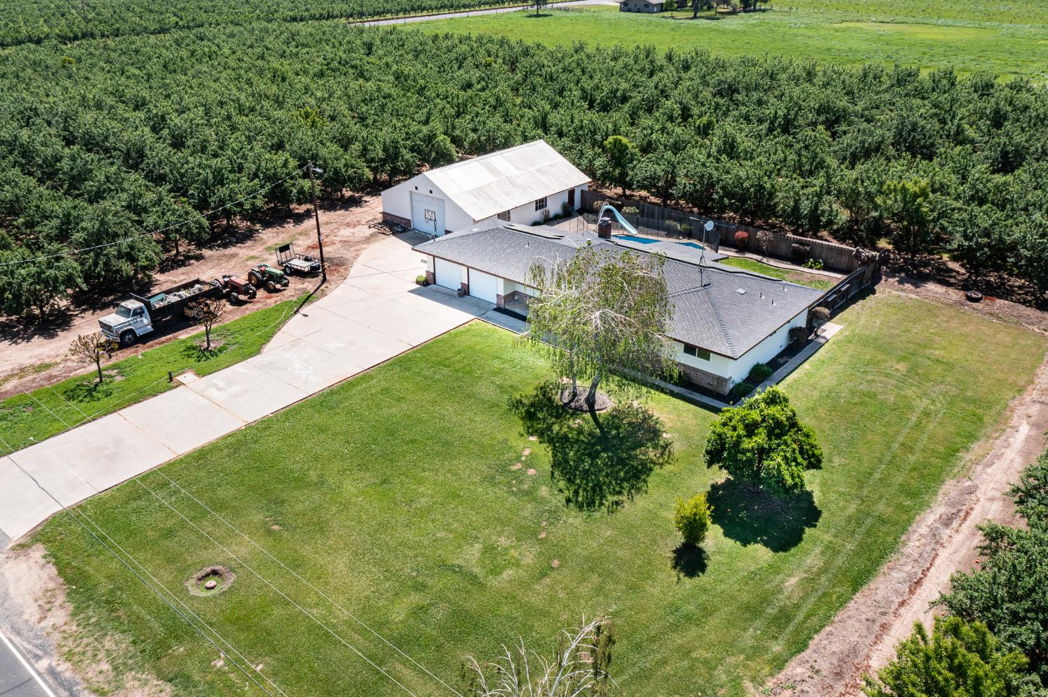 Lemon Avenue, Escalon, California image 7