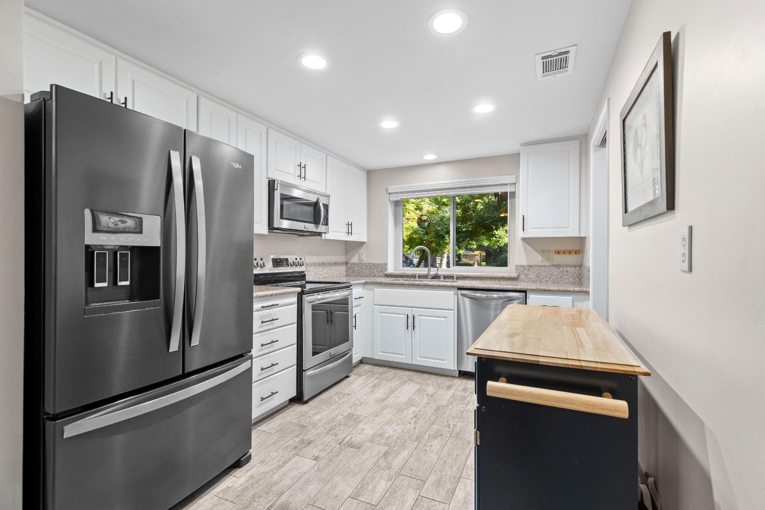 Photo #2: 225070023 Listing 