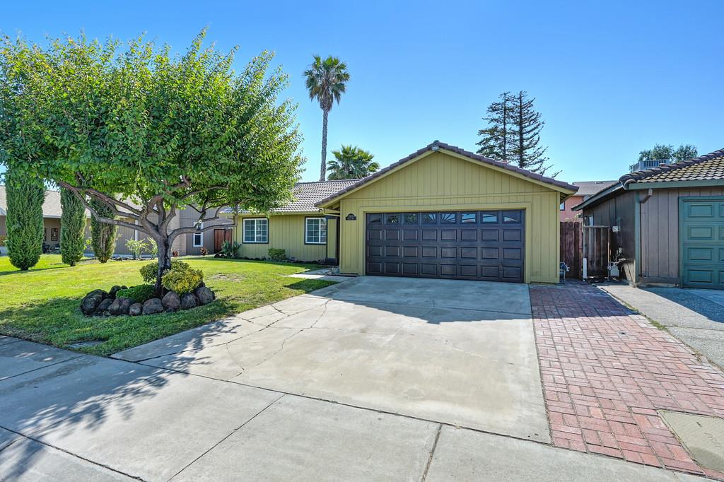 Lincoln Boulevard, Tracy, California image 1