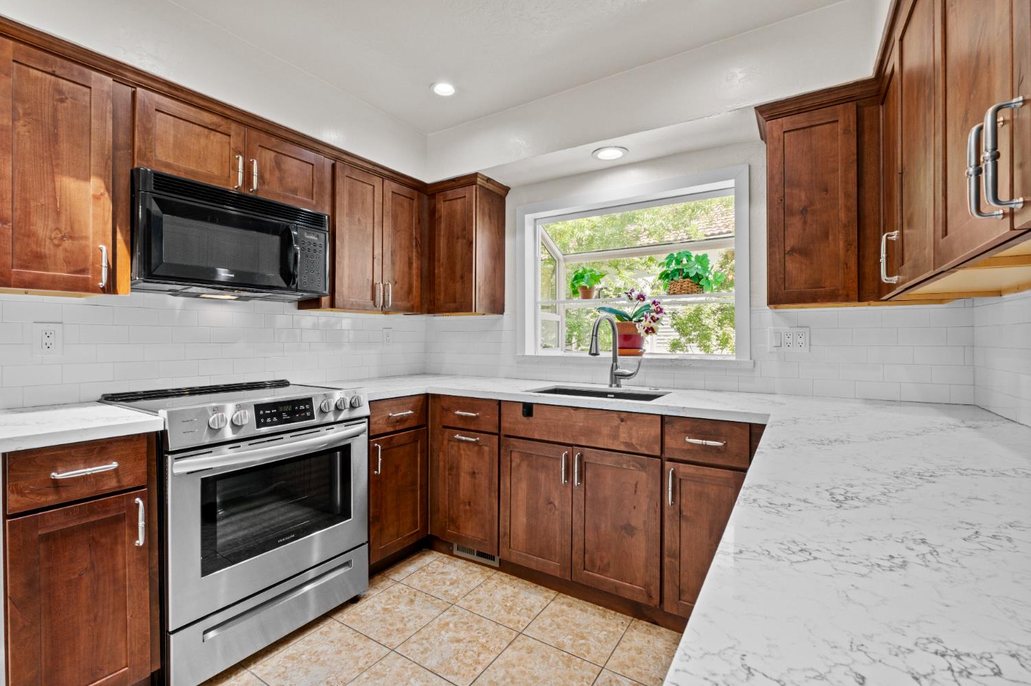 Photo #11: 225042950 Listing: Photo #11