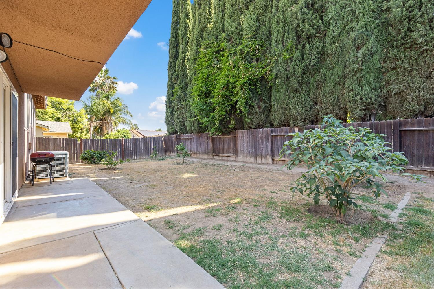 Yerba Court, Sacramento, California image 32