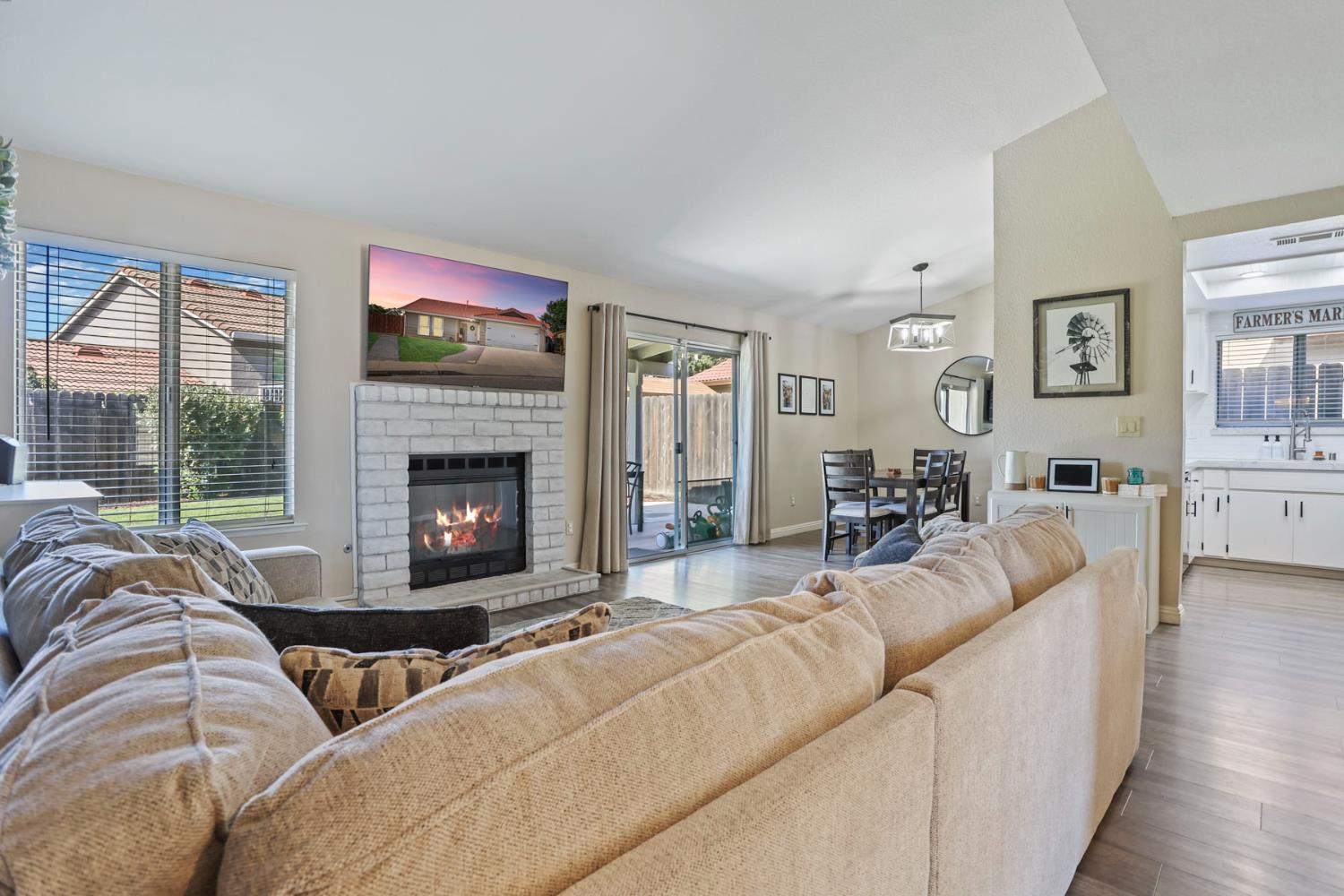 E Deerwood Lane, Tracy, California image 6