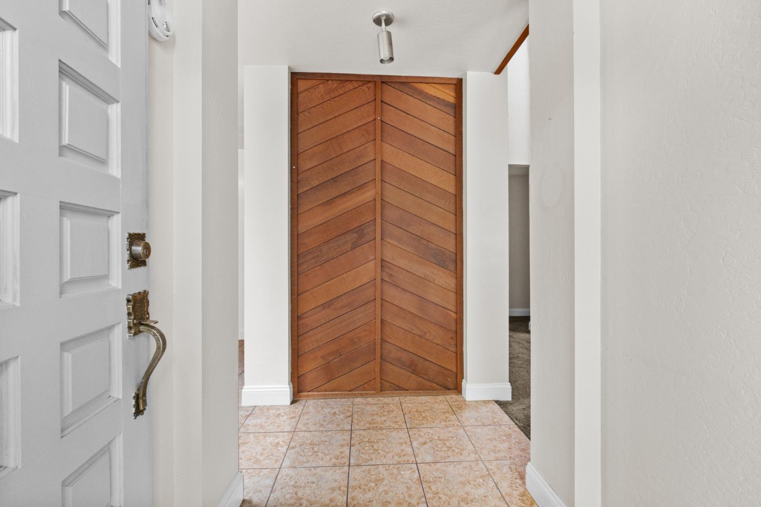 Photo #7: 225042950 Listing: Photo #7