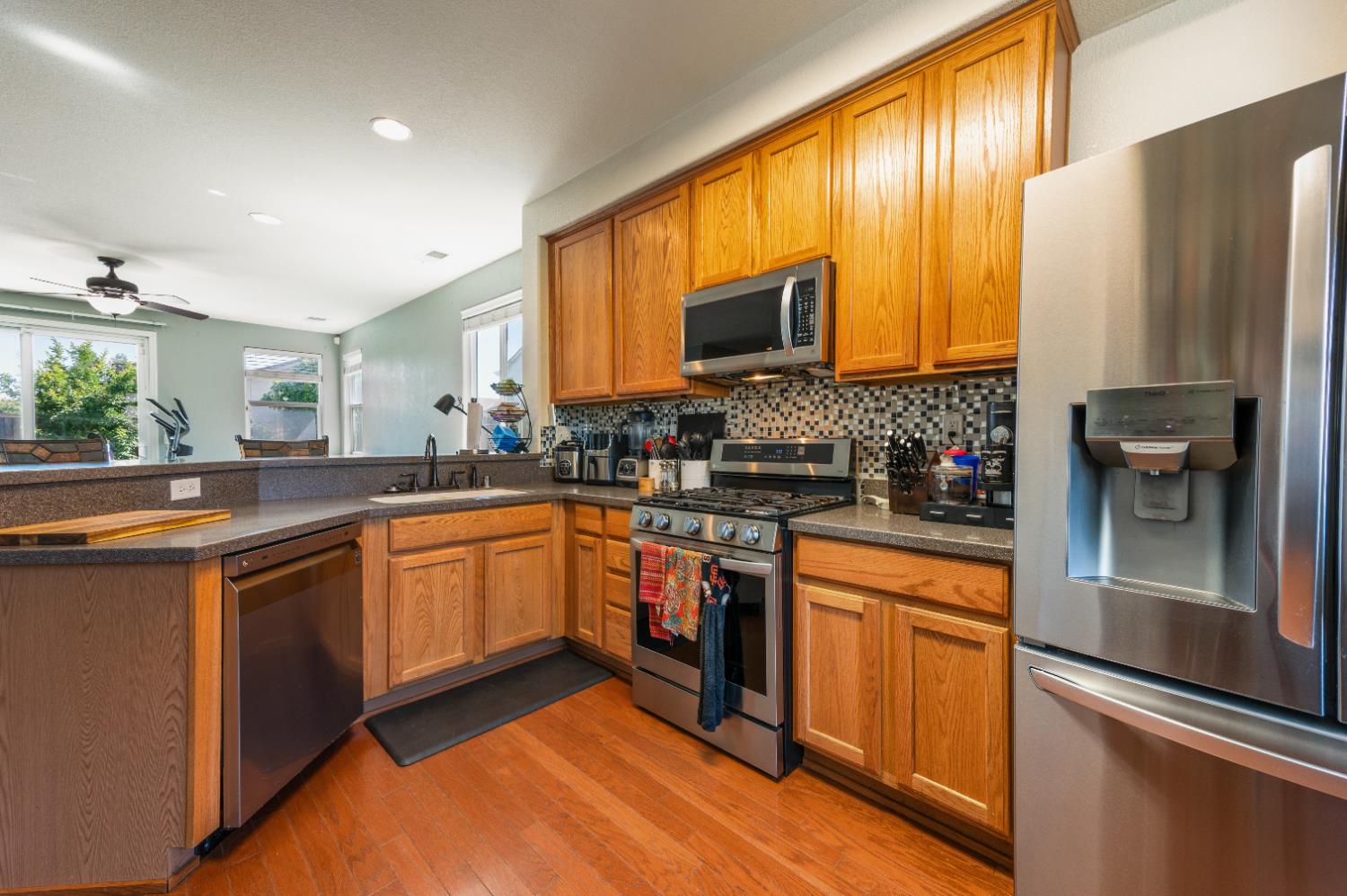 Chateau Drive, Olivehurst, California image 8