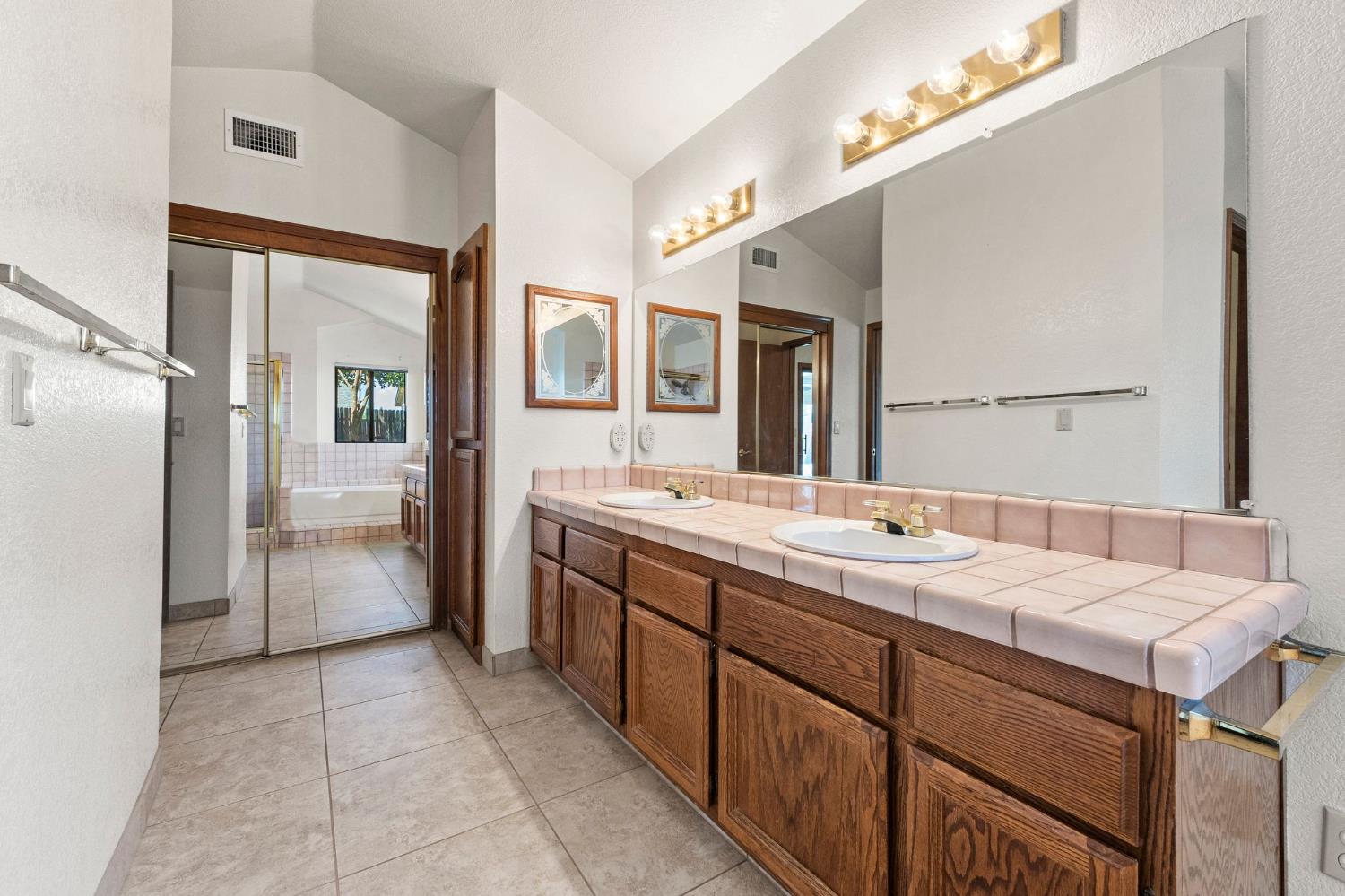 Kyle Court, Citrus Heights, California image 38