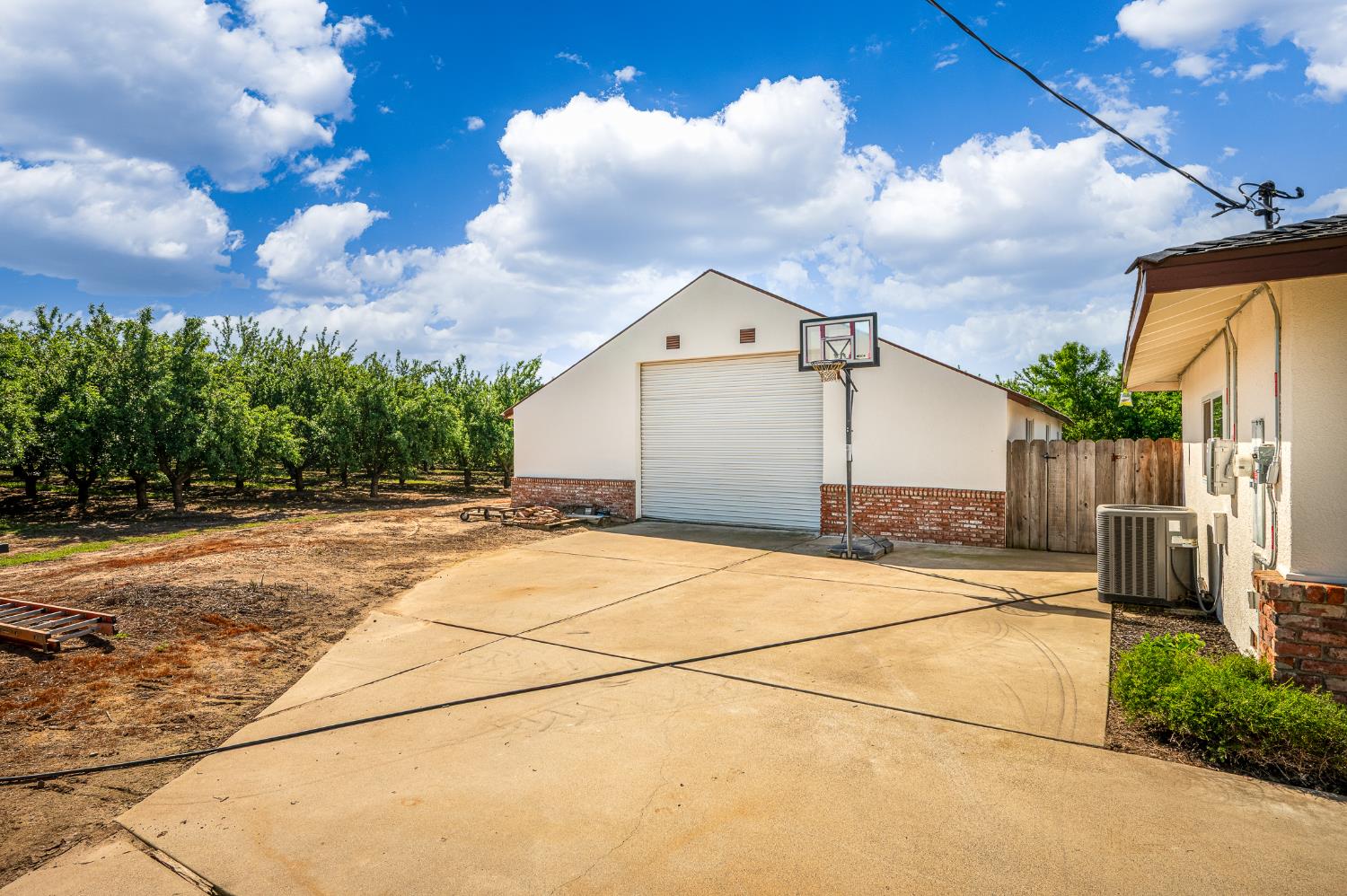 Lemon Avenue, Escalon, California image 8