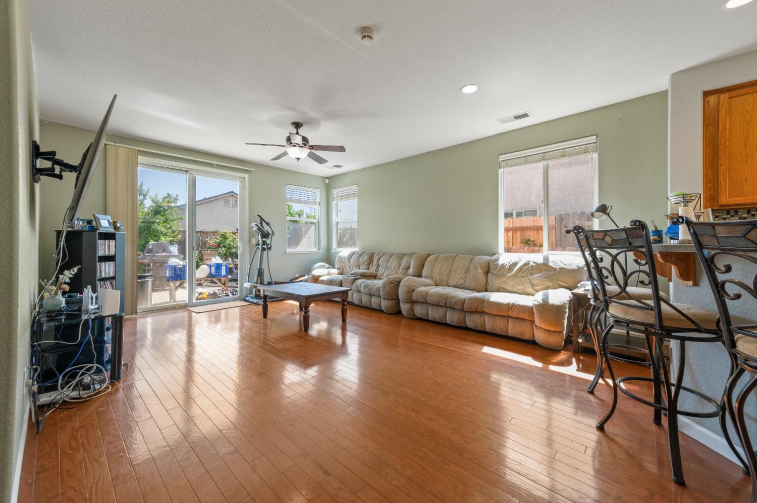Chateau Drive, Olivehurst, California image 11