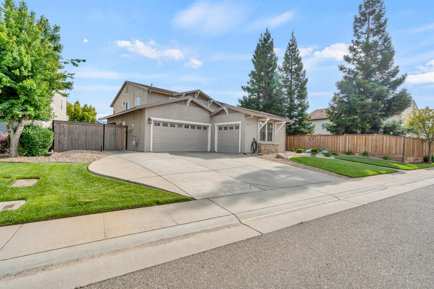 River Thread Court, Elk Grove, California image 3