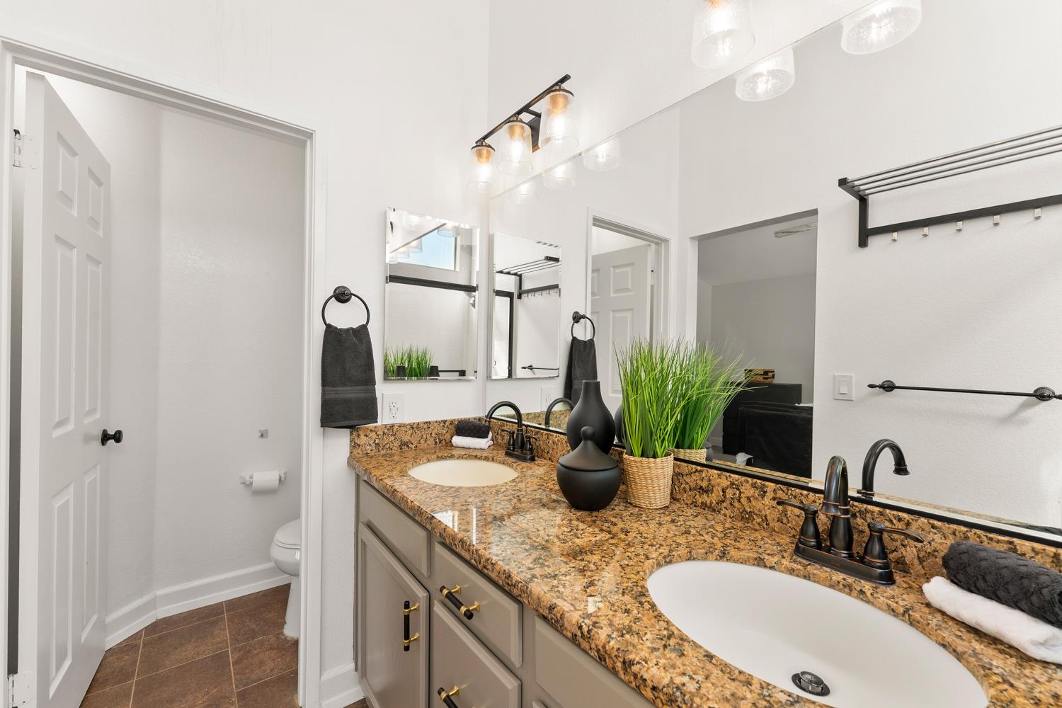 Clear Star Court, Elk Grove, California image 30