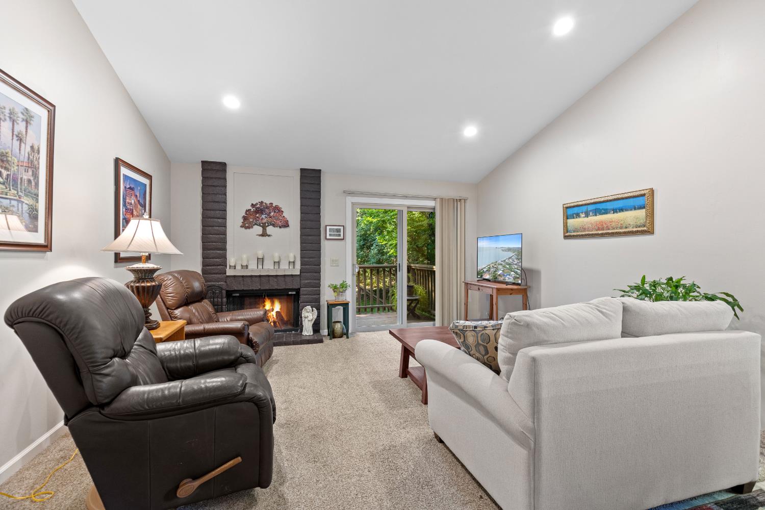 Photo #6: 225070023 Listing: Photo #6