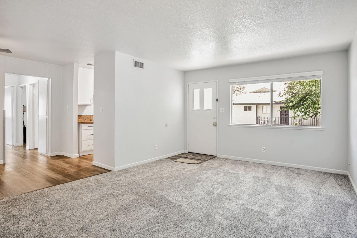 Photo #8: 225069126 Listing: Photo #8