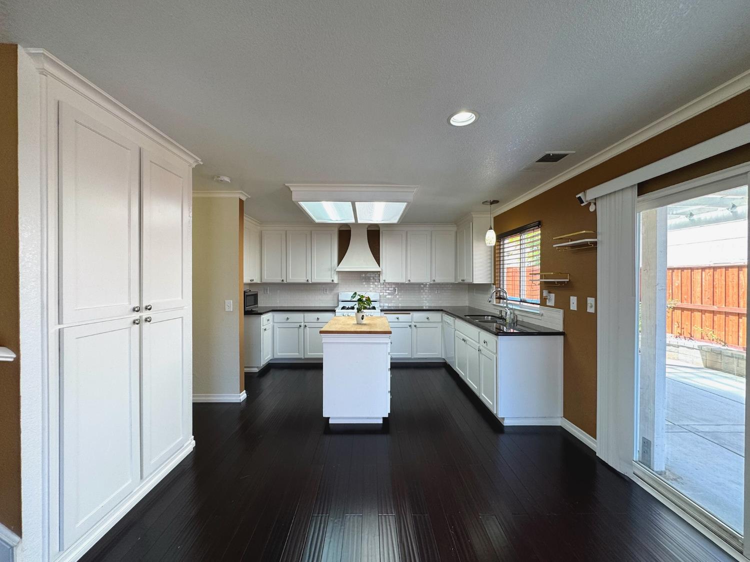 Countrywood Lane, Tracy, California image 9
