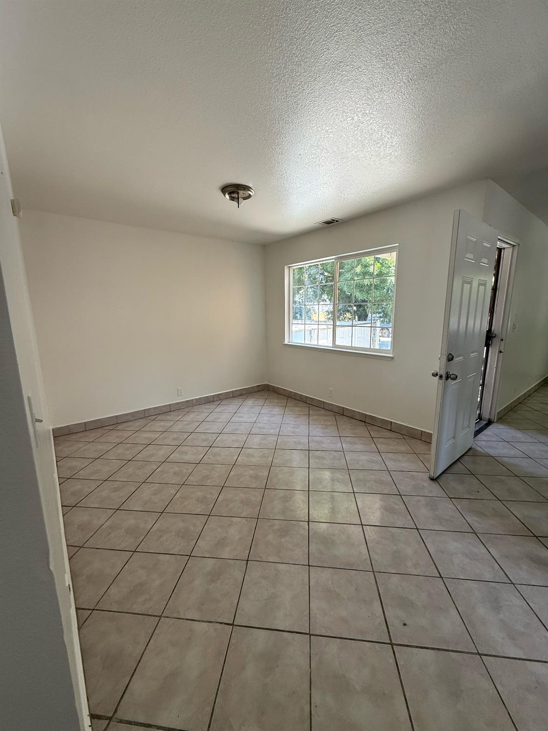 S 919 S Grant St Street, Stockton, California image 9