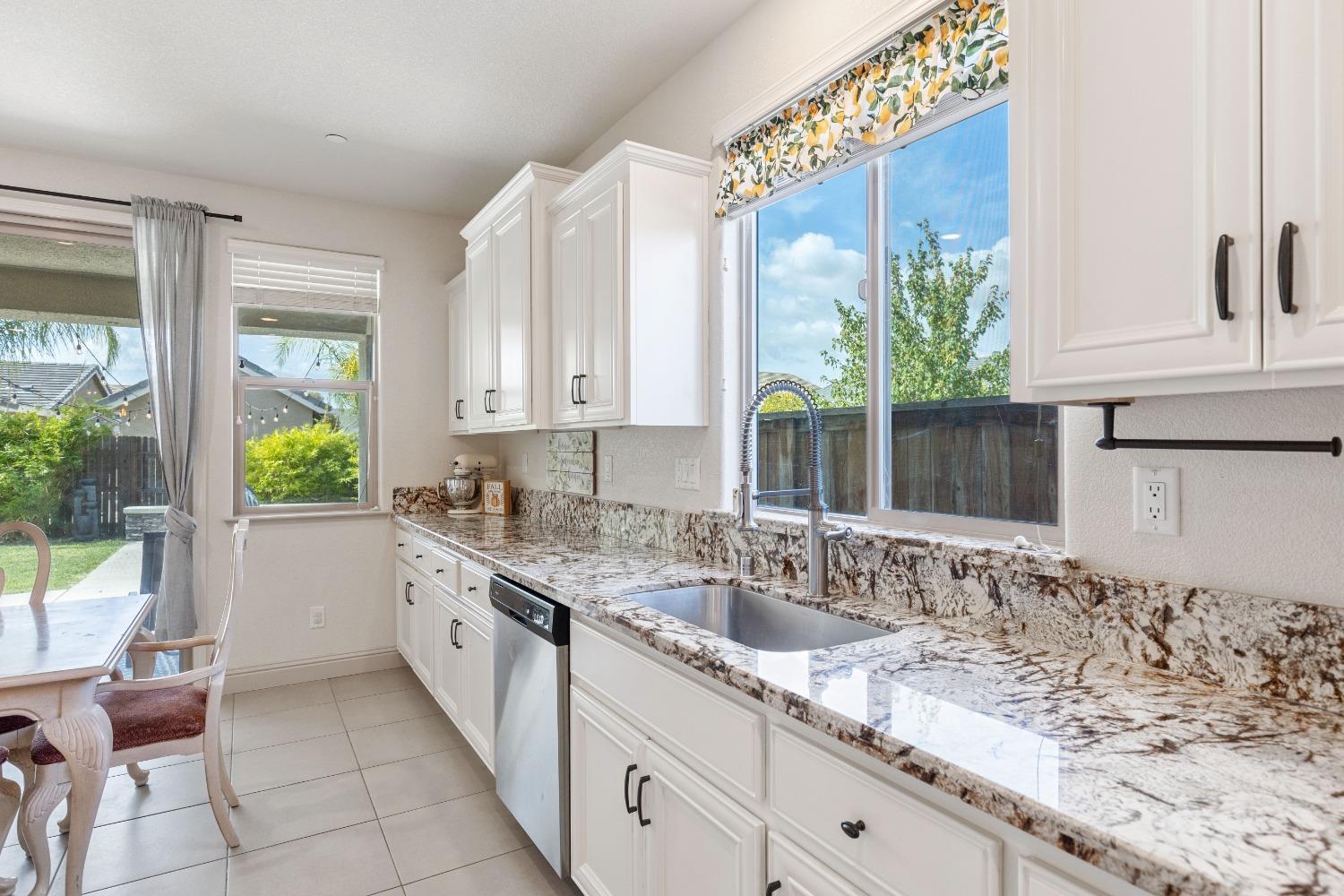 Quincy Avenue, Roseville, California image 11