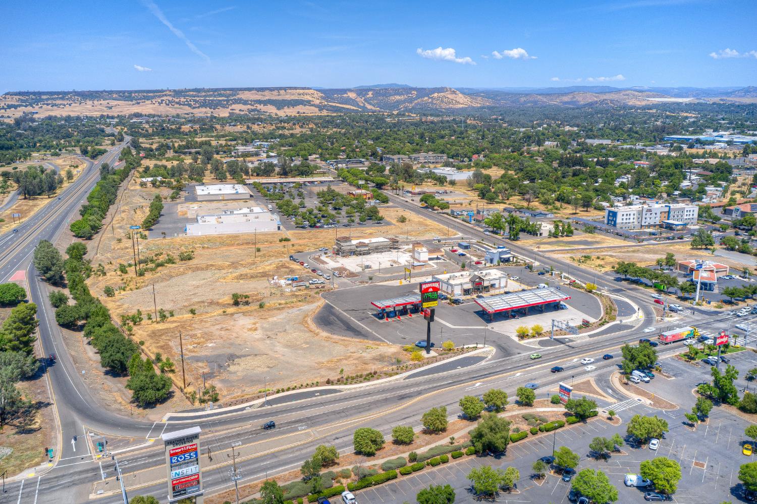 Feather River Boulevard, Oroville, California image 14
