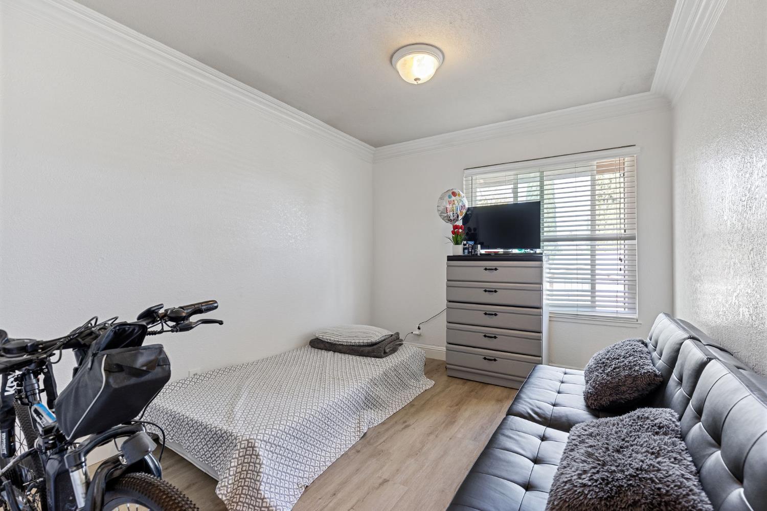 Yerba Court, Sacramento, California image 28