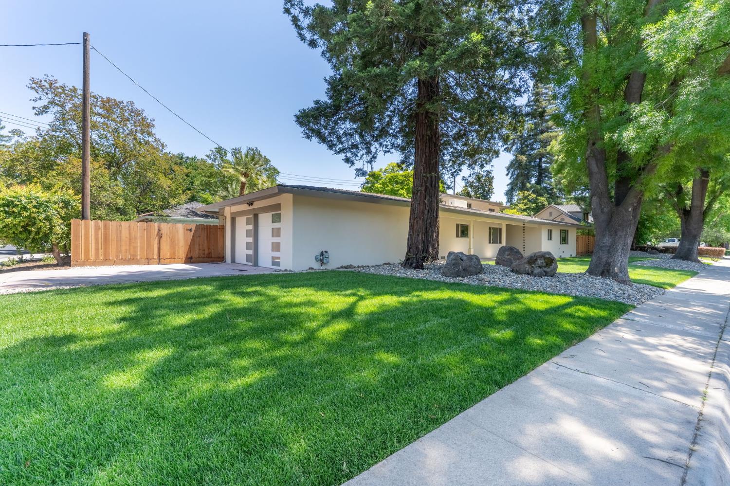Brady Avenue, Modesto, California image 3
