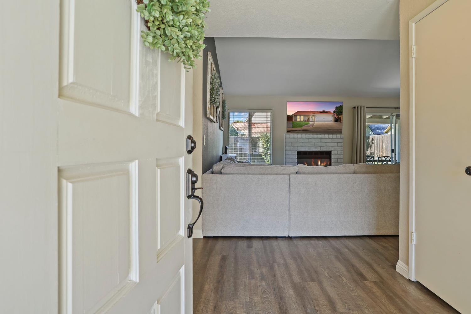 E Deerwood Lane, Tracy, California image 5