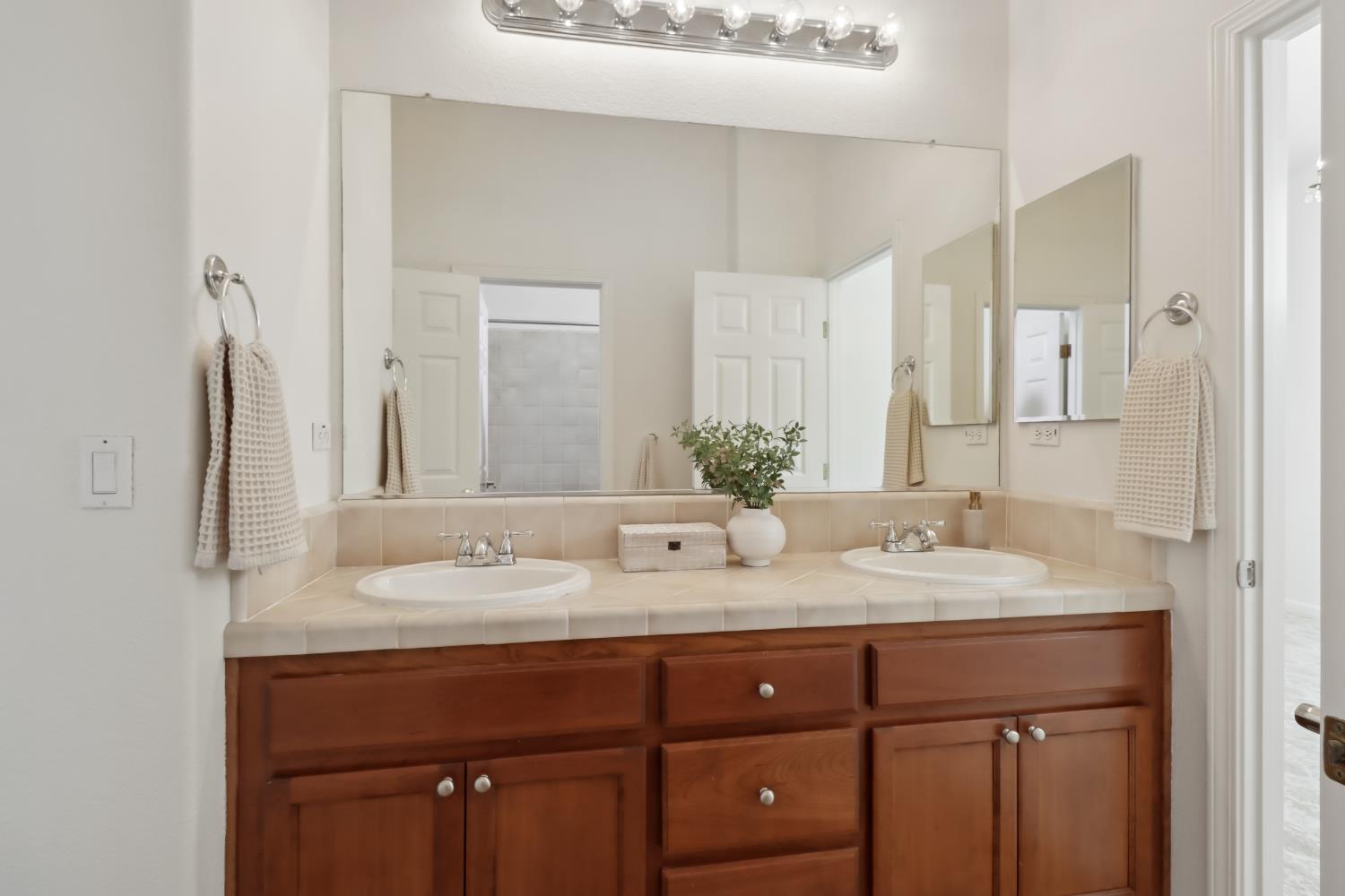 Hawk Crest Court, Roseville, California image 35