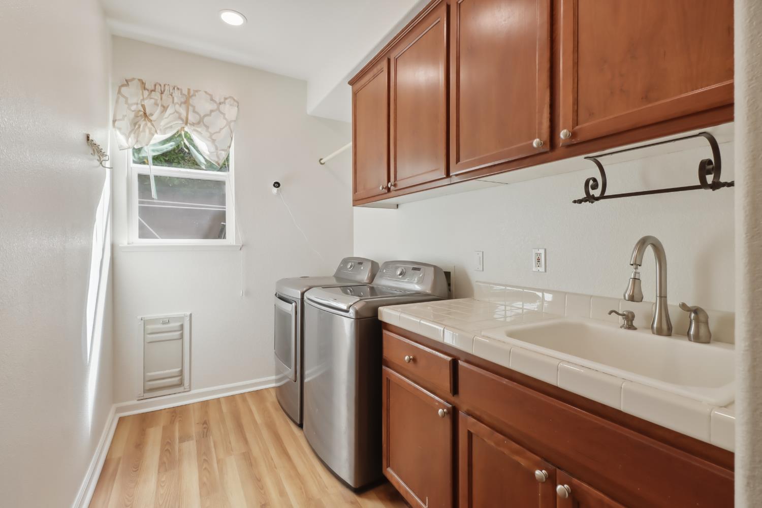 Hawk Crest Court, Roseville, California image 39