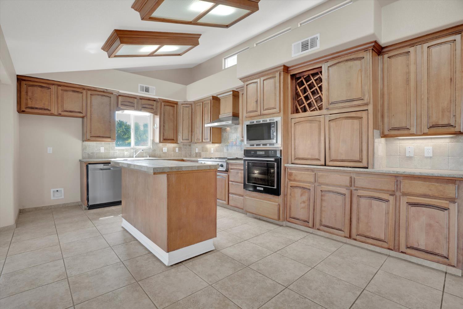 Bevanda Court, Oakdale, California image 13