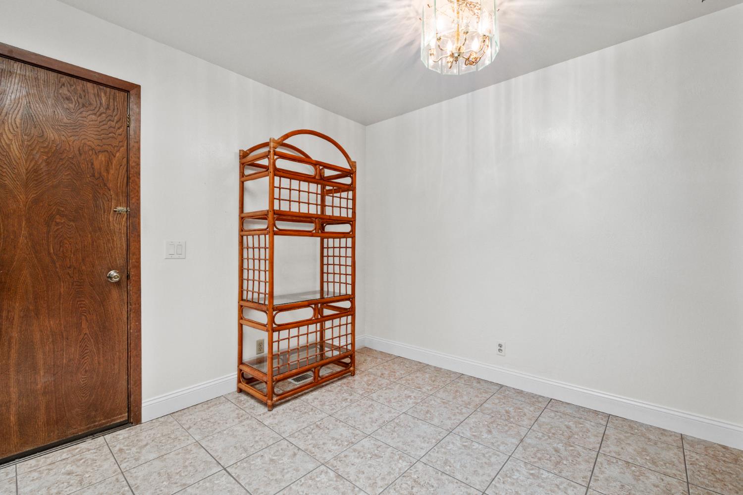 Photo #8: 225042950 Listing: Photo #8