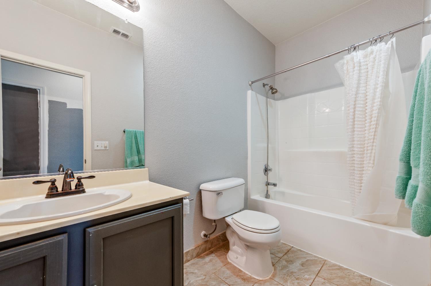 Chateau Drive, Olivehurst, California image 17