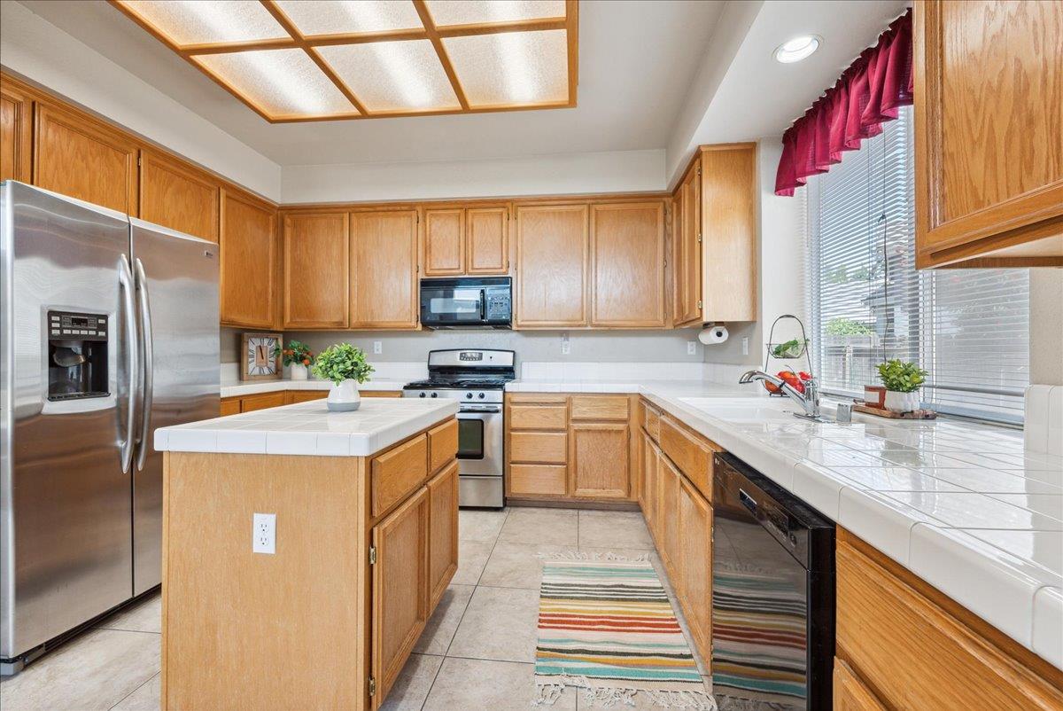 Clearwater Court, Roseville, California image 19
