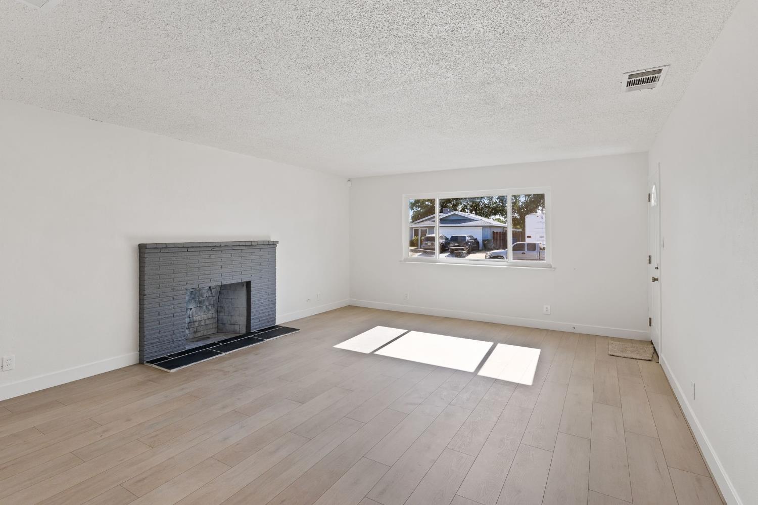 Detail Gallery Image 5 of 28 For 3270 Nareb St, Sacramento,  CA 95838 - 3 Beds | 1 Baths