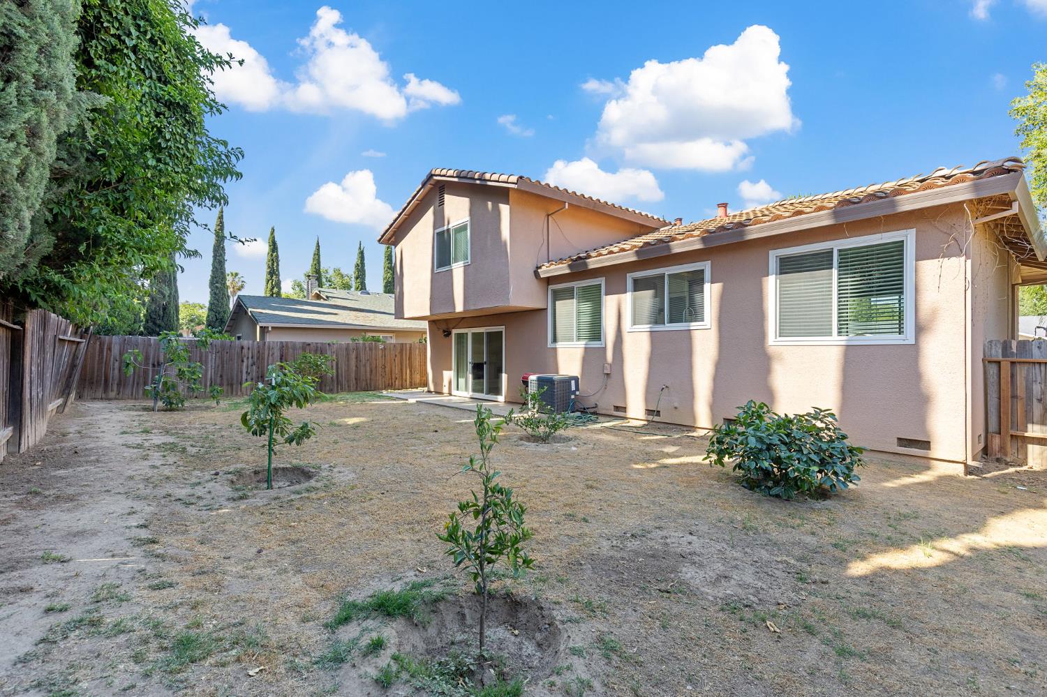 Yerba Court, Sacramento, California image 34