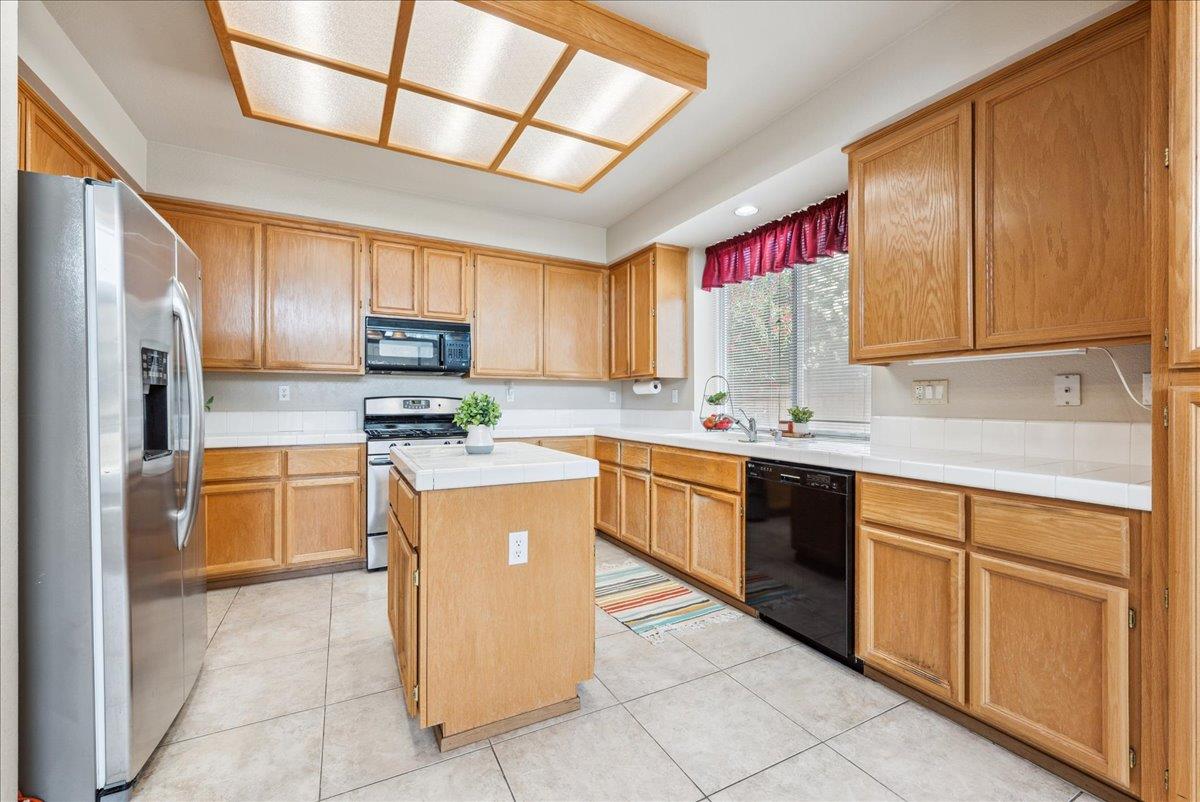 Clearwater Court, Roseville, California image 20