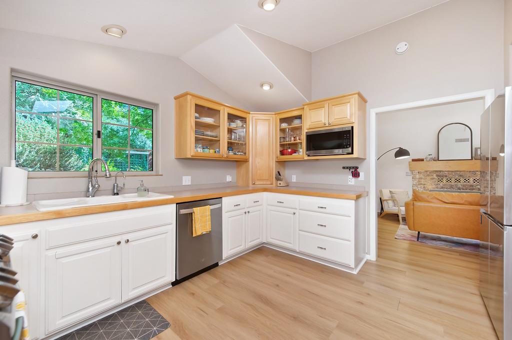 Foresthill Avenue, Auburn, California image 13
