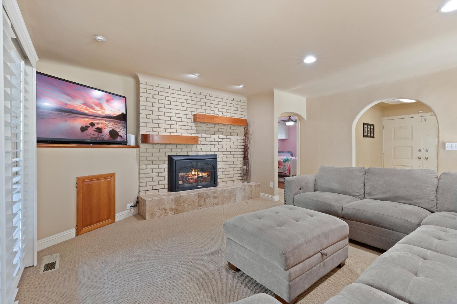 Cheshire Lane, Modesto, California image 8