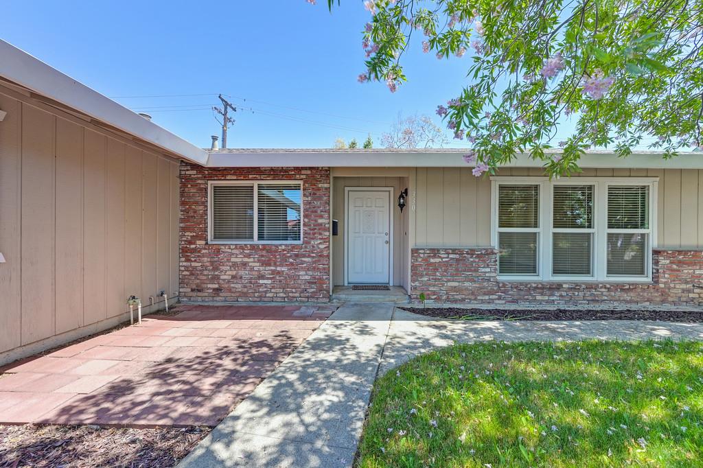 Margaret Way, Roseville, California image 9