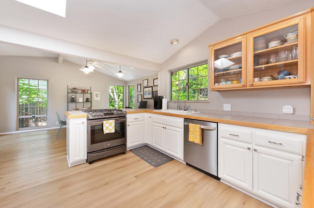 Foresthill Avenue, Auburn, California image 15