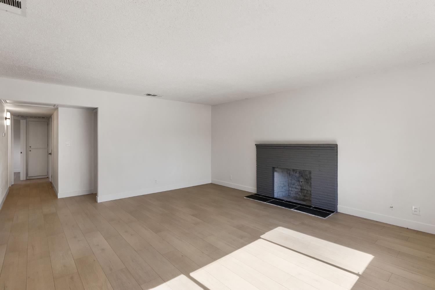 Detail Gallery Image 4 of 28 For 3270 Nareb St, Sacramento,  CA 95838 - 3 Beds | 1 Baths