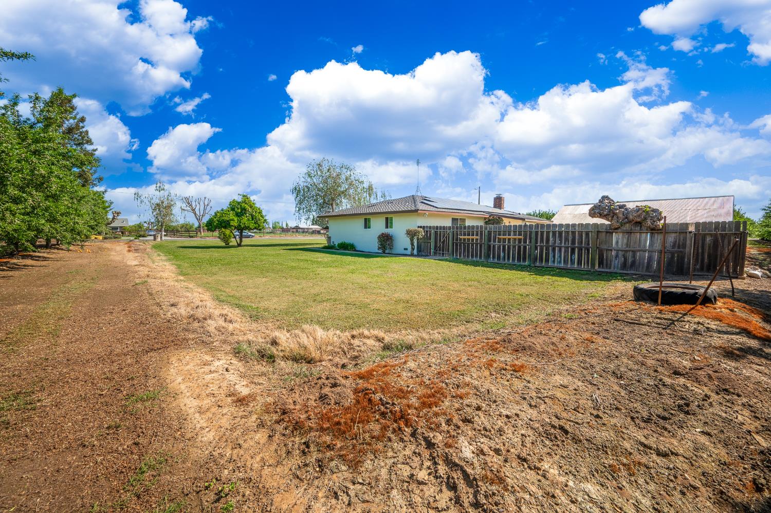 Lemon Avenue, Escalon, California image 49