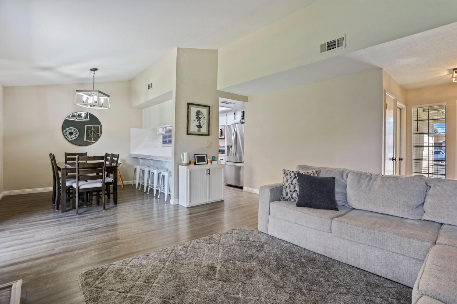 E Deerwood Lane, Tracy, California image 8