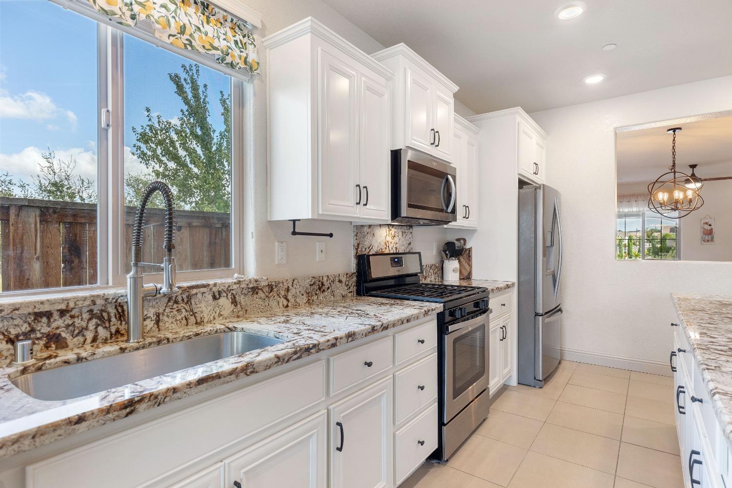 Quincy Avenue, Roseville, California image 9