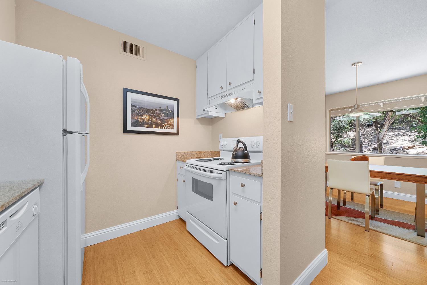 Photo #14: 225069920 Listing: Photo #14