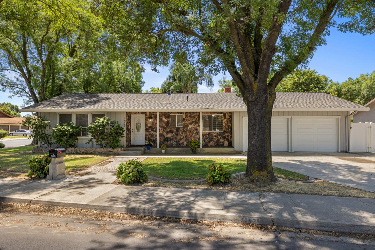E Orangeburg Avenue, Modesto, California image 1