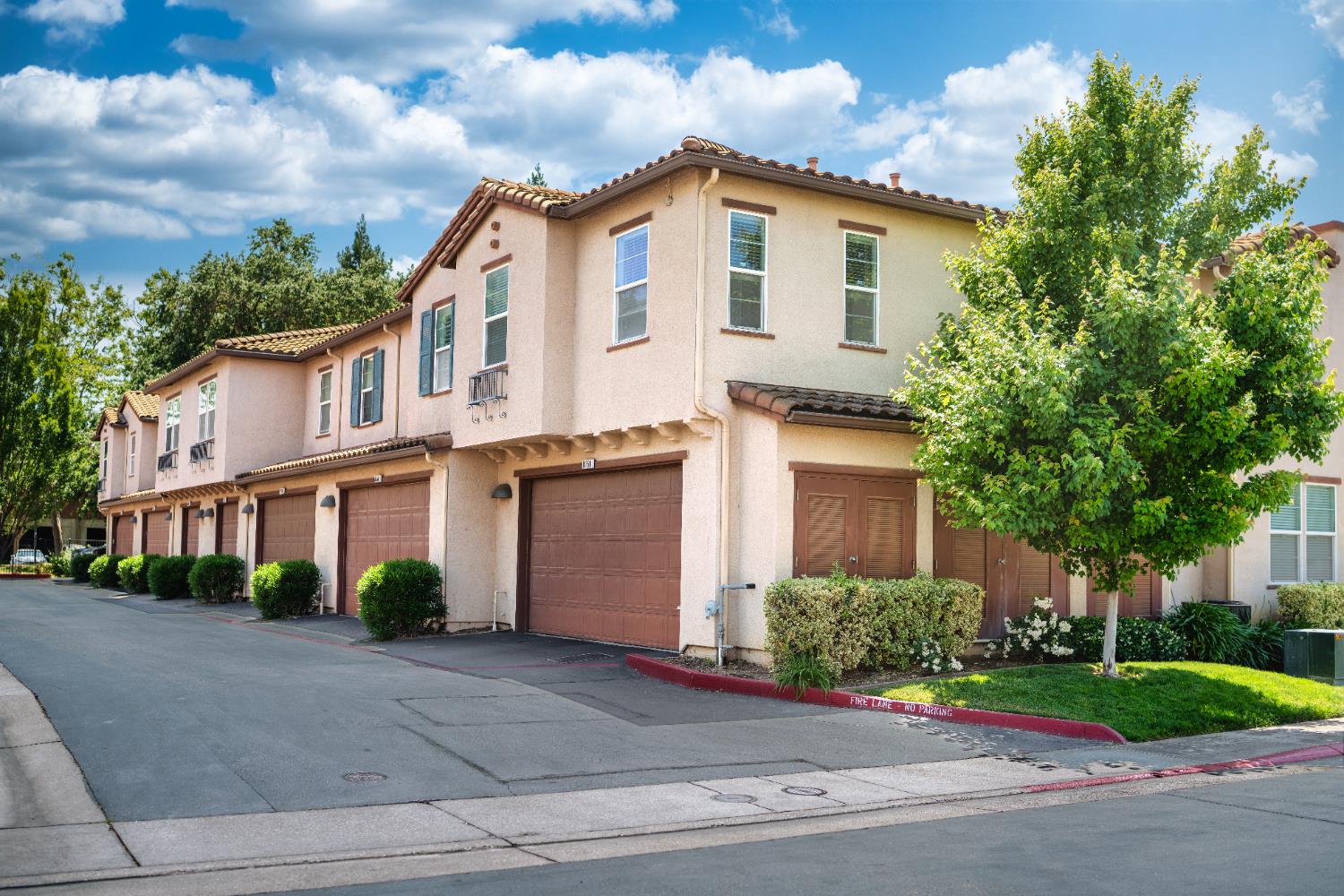 Crystal Walk Circle, Elk Grove, California image 22