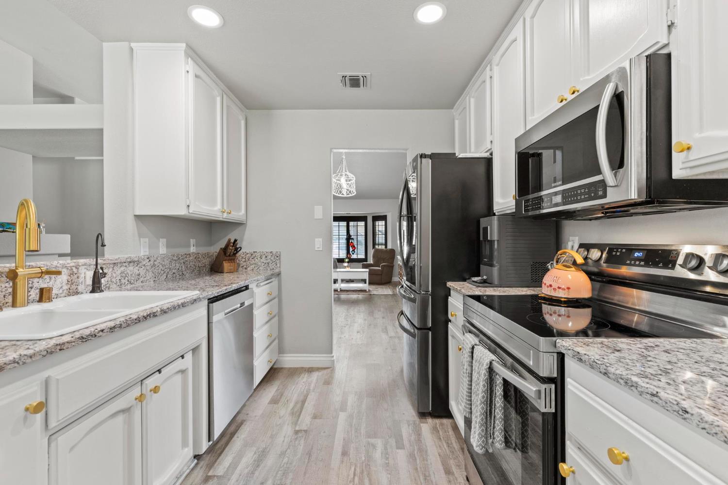Allen Court, Yuba City, California image 15