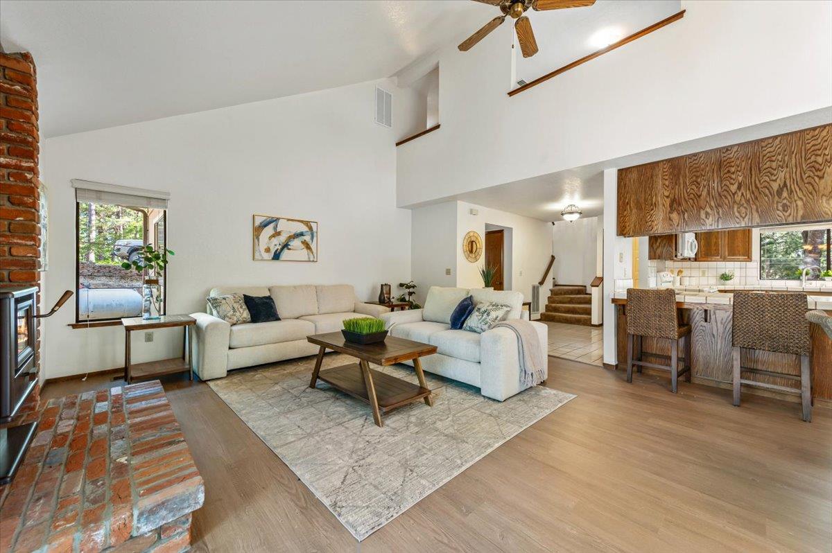 Alexandra Way, Grass Valley, California image 3