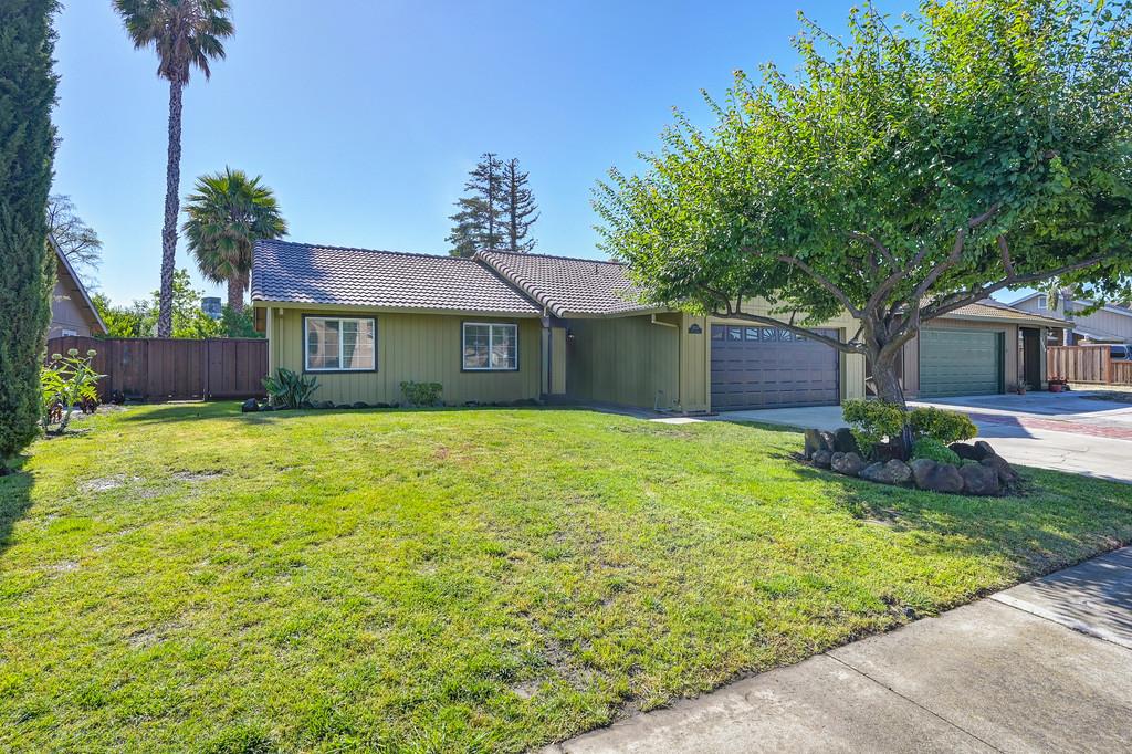 Lincoln Boulevard, Tracy, California image 3
