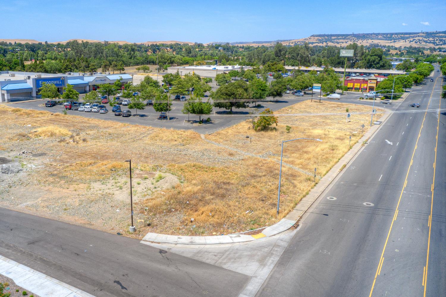 Feather River Boulevard, Oroville, California image 3