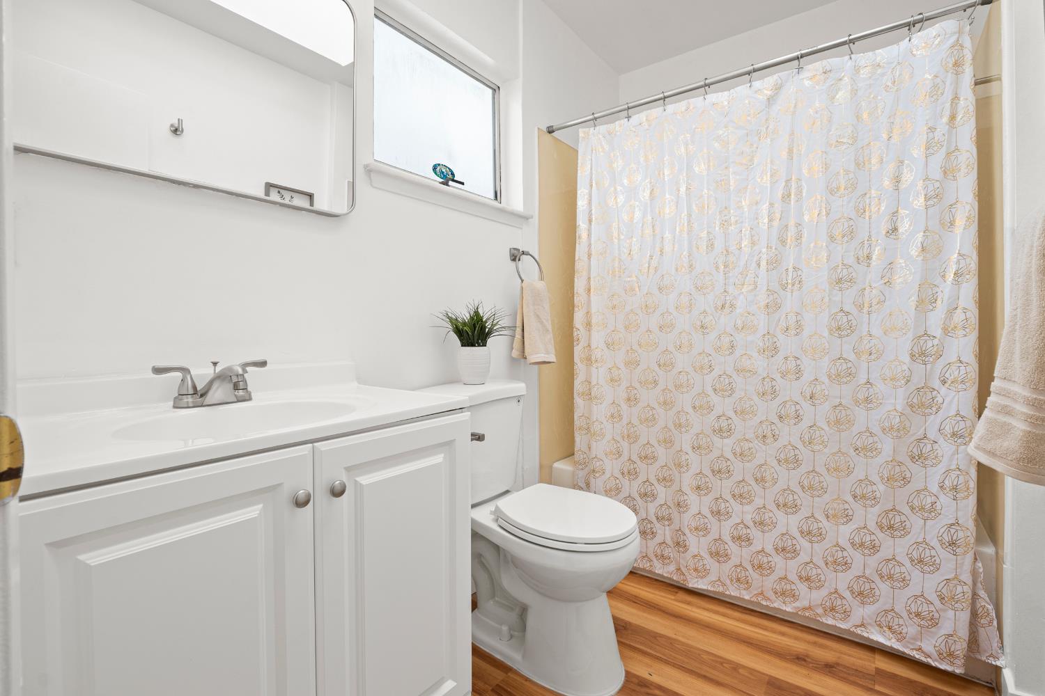 2920 Morcom, Oakland, California image 19