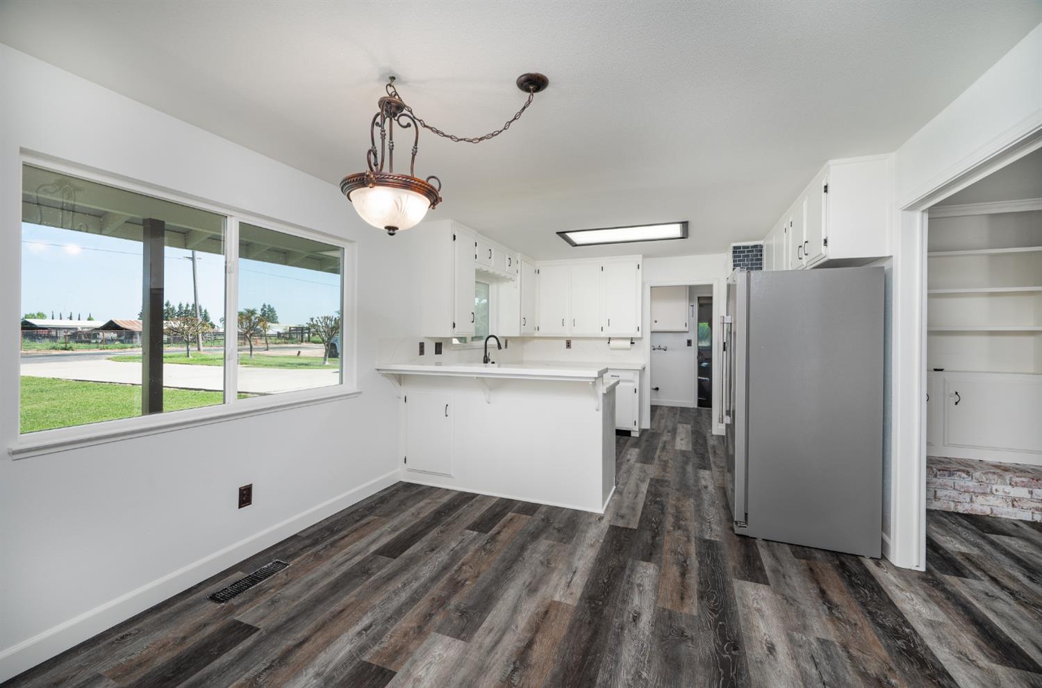 Lemon Avenue, Escalon, California image 13