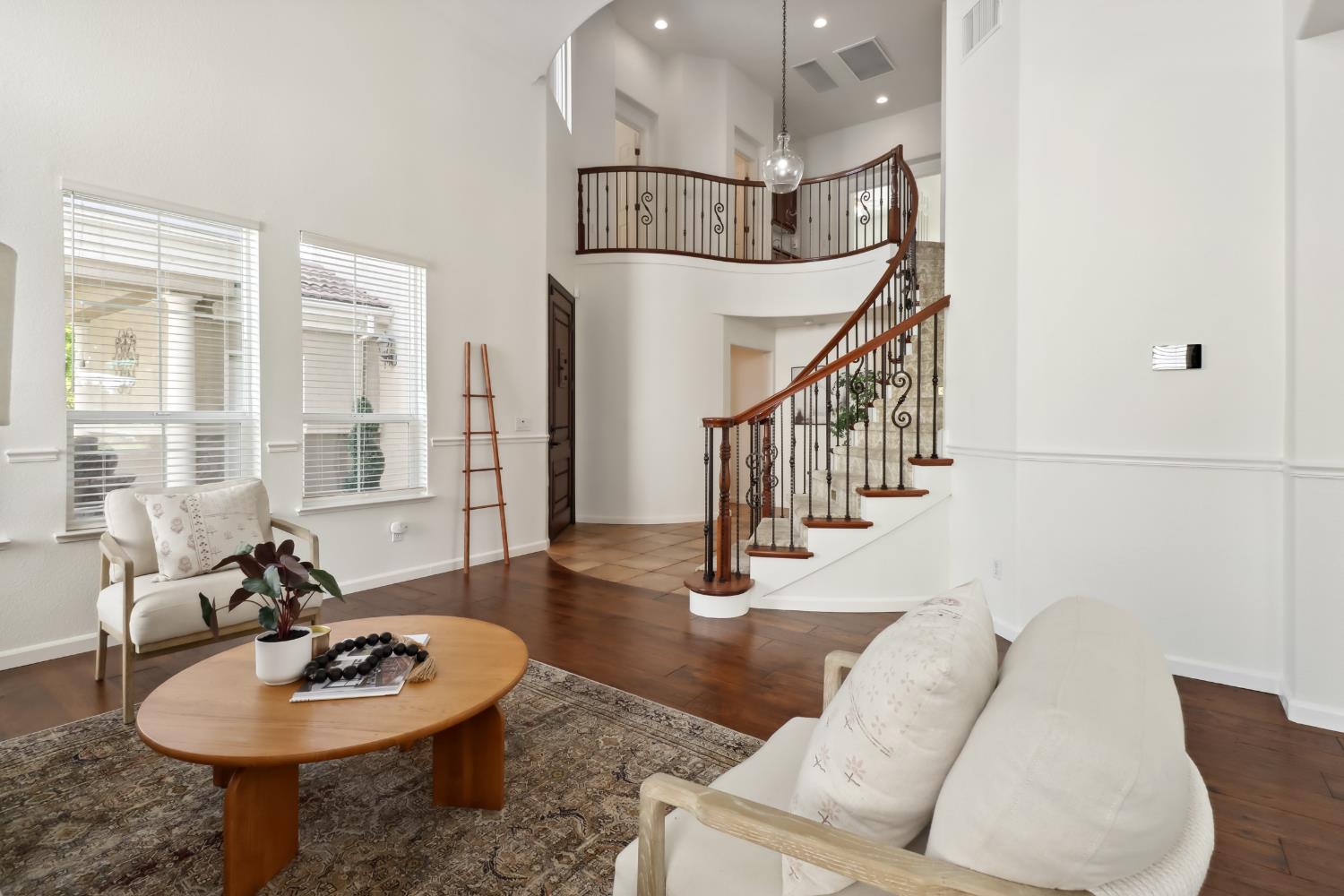 Hawk Crest Court, Roseville, California image 3