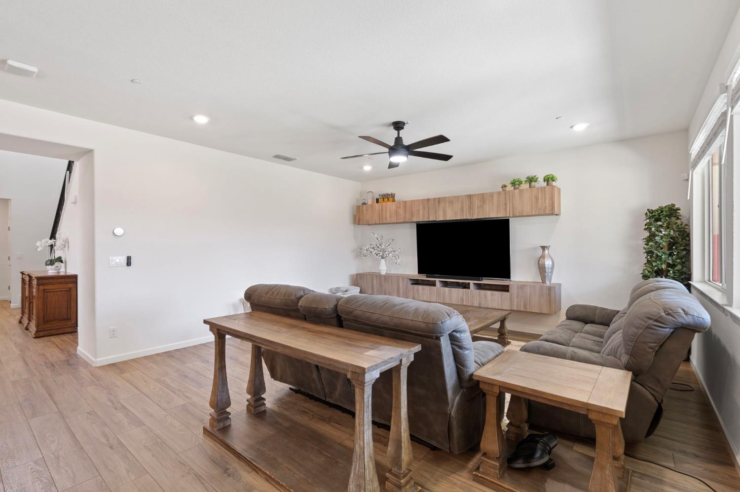 Edington Drive, Rancho Cordova, California image 7